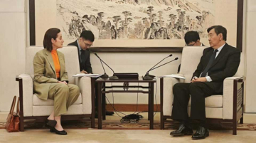 التقت السفيرة الإسرائيلية لدى الصين، إيريت بن أبا فيتالي، مع تشاي جون، المبعوث الخاص إلى الشرق الأوسط، للتعبير عن قلقها إزاء رد بكين على الهجوم الصاروخي الإيراني في نهاية الأسبوع الماضي. الصورة من وزارة الخارجية الصينية.