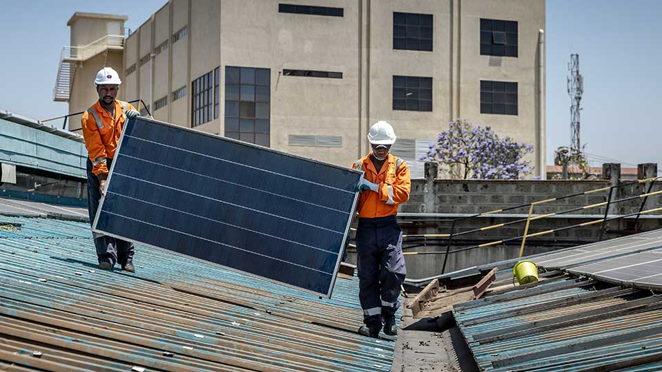 الولايات المتحدة تحدد تعريفات تصل إلى 3,521٪ على الألواح الشمسية في جنوب شرق آسيا